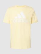 ADIDAS SPORTSWEAR T-Shirt mit Label-Print in Gelb, Größe M