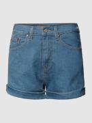 Levi's® Mom Fit Jeansshorts mit Label-Patch in Jeansblau, Größe 24