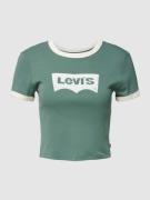 Levi's® Cropped T-Shirt mit Label-Print in Schilf, Größe M
