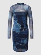 EDITED Knielanges Kleid in semitransparentem Design in Jeansblau, Größ...