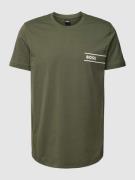 BOSS T-Shirt mit Label-Detail in Oliv, Größe M