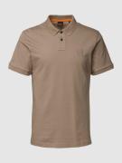 BOSS Orange Slim Fit Poloshirt in unifarbenem Design in Beige, Größe S