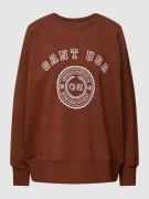 Gant Sweatshirt mit Label-Print in Mittelbraun, Größe S
