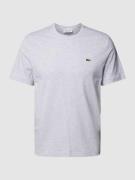 Lacoste T-Shirt mit Rundhalsausschnitt und Label-Stitching in Silber M...