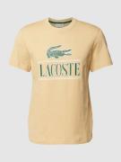 Lacoste T-Shirt mit Label-Print in Beige, Größe S