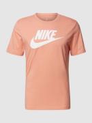 Nike T-Shirt mit Label-Print in Koralle, Größe XS