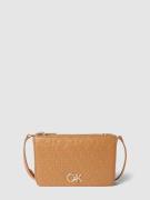 CK Calvin Klein Handtasche mit Label-Details in Cognac, Größe One Size