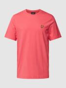 Lyle & Scott T-Shirt mit Logo-Patch in Pink, Größe M
