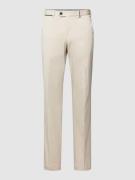 Hiltl Slim Fit Hose mit Bügelfalten Modell 'PEAKER' in Sand, Größe 28