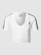 adidas Originals Cropped T-Shirt mit Logo-Streifen in Weiss, Größe 38