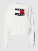 Tommy Jeans Pullover aus Teddyfell mit Label-Stitching in Offwhite, Gr...