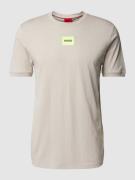 HUGO T-Shirt mit Label-Patch Modell 'Diragolino' in Stein, Größe S