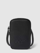 JOOP! Jeans Crossbody Bag mit Label-Detail Modell 'lettera' in Black, ...