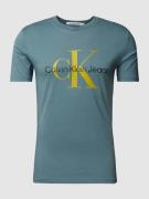Calvin Klein Jeans T-Shirt mit Label-Print in Rauchblau, Größe XS