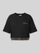 Patrizia Pepe Cropped T-Shirt mit Label-Print und Nieten in Black, Grö...