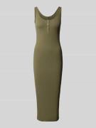 Pieces Knielanges Kleid in Ripp-Optik in Oliv, Größe XS