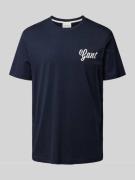 Gant T-Shirt mit Label-Print in Marine, Größe S