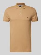 Tommy Hilfiger Slim Fit Poloshirt mit Label-Stitching in Khaki, Größe ...