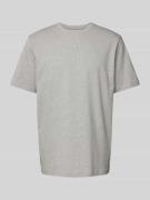 ADIDAS SPORTSWEAR T-Shirt mit Label-Stitching in Mittelgrau Melange, G...