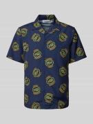 Lacoste Regular Fit Freizeithemd mit Allover-Label-Print in Dunkelblau...