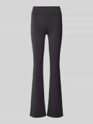 Gina Tricot Flared Cut Stoffhose mit elastischem Bund in Anthrazit, Gr...