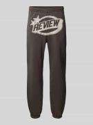 REVIEW Regular Fit Sweatpants mit Label-Print in Dunkelgrau, Größe XS