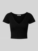 Review Cropped T-Shirt mit V-Ausschnitt in Black, Größe XL