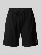 REVIEW Straight Leg Shorts mit Label-Detail in Black, Größe S