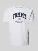 Tommy Jeans T-Shirt mit Label-Print in Mittelgrau Melange, Größe XS