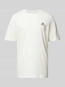 ADIDAS SPORTSWEAR T-Shirt mit Label-Stitching in Offwhite, Größe S