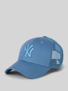 New Era Trucker Cap mit Label-Stitching Modell 'HOME FIELD' in Bleu, G...