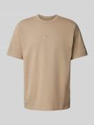 Nike T-Shirt mit Label-Stitching in Beige, Größe XL