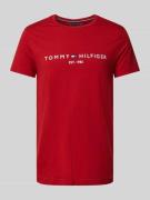 Tommy Hilfiger T-Shirt mit Label-Print in Dunkelrot, Größe L