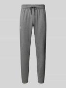 Under Armour Regular Fit Sweatpants mit Label-Stitching in Dunkelgrau,...