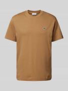 Lacoste T-Shirt mit Label-Badge in Beige, Größe L