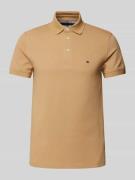 Tommy Hilfiger Slim Fit Poloshirt mit Label-Stitching in Khaki, Größe ...