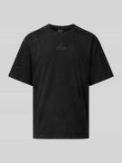 ADIDAS SPORTSWEAR T-Shirt mit Label-Stitching in Black, Größe M