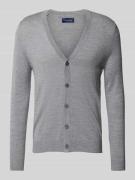 Christian Berg Men Slim Fit Cardigan aus Woll-Mix mit V-Ausschnitt in ...