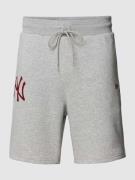 New Era Sweatshorts mit Motiv-Stitching Modell 'LEAGUE ESSENTIALS' in ...