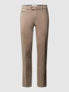 Brax Straight Fit Chino mit Stretch-Anteil in Beige, Größe 27