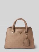 Guess Handtasche mit Label-Anhänger Modell 'CRESIDIA SOCIETY' in Taupe...