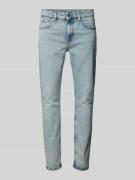 Calvin Klein Jeans Slim Tapered Fit Jeans mit Label-Detail in Jeansbla...