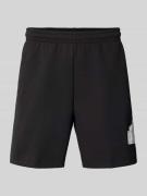 ADIDAS SPORTSWEAR Regular Fit Sweatshorts mit Label-Detail in Black, G...