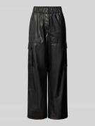 Christian Berg Woman Hose in Leder-Optik mit Cargotaschen und elastisc...