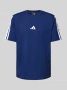 ADIDAS SPORTSWEAR T-Shirt mit Label-Print in Marine, Größe L