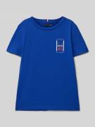 Tommy Hilfiger Teens T-Shirt mit Label-Print in Blau, Größe 128