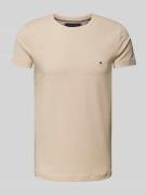 Tommy Hilfiger Slim Fit T-Shirt mit Logo-Stitching in Beige, Größe XL