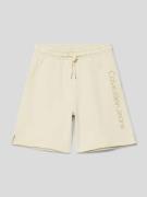 Calvin Klein Jeans Sweatshorts mit Label-Stitching in Beige, Größe 152