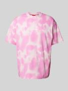 HUGO T-Shirt im Batik-Look Modell 'Dielo' in Pink, Größe XL