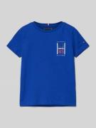 Tommy Hilfiger Kids T-Shirt mit Label-Print in Blau, Größe 104